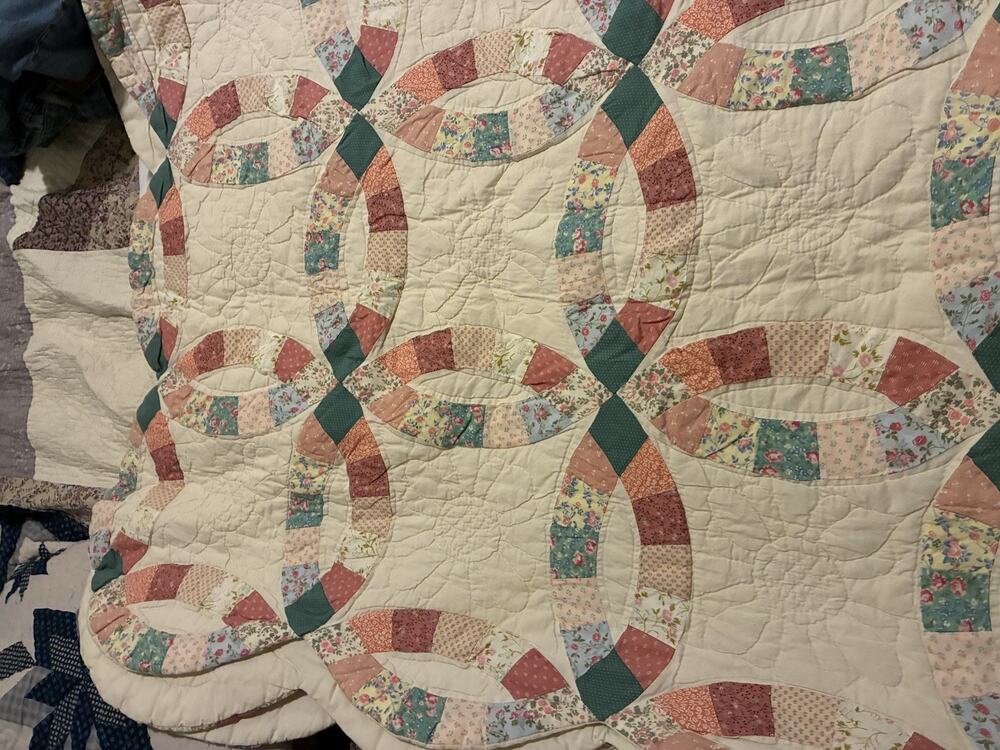 Vtg Double Wedding Ring Quilt Hand Pieced